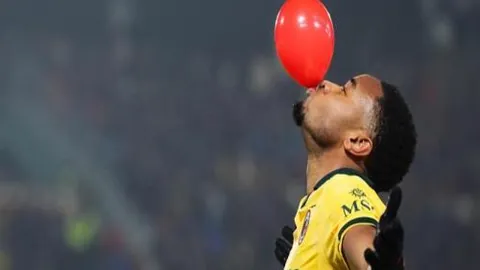 足协启动15人人才选拔计划，涵盖管理及裁判等关键岗位。